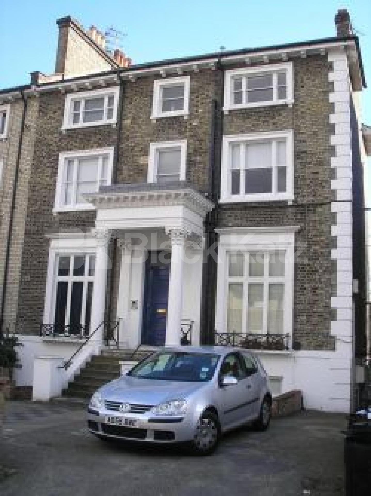 			Studio Apartment, 1 bath, 1 reception Flat			 Camden Road, CAMDEN BORDERS N7